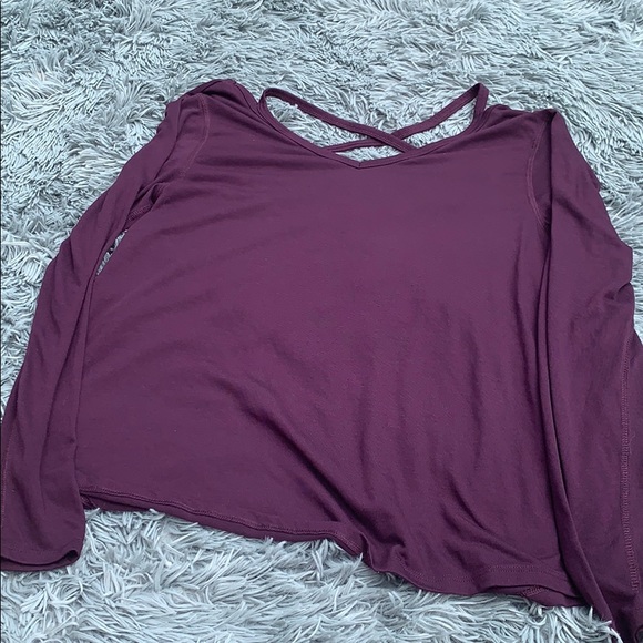Purple work out shirt - Picture 1 of 2